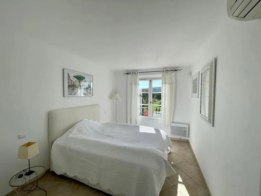 Charmantes Haus Im Golf Club Saint Tropez Frankrijk