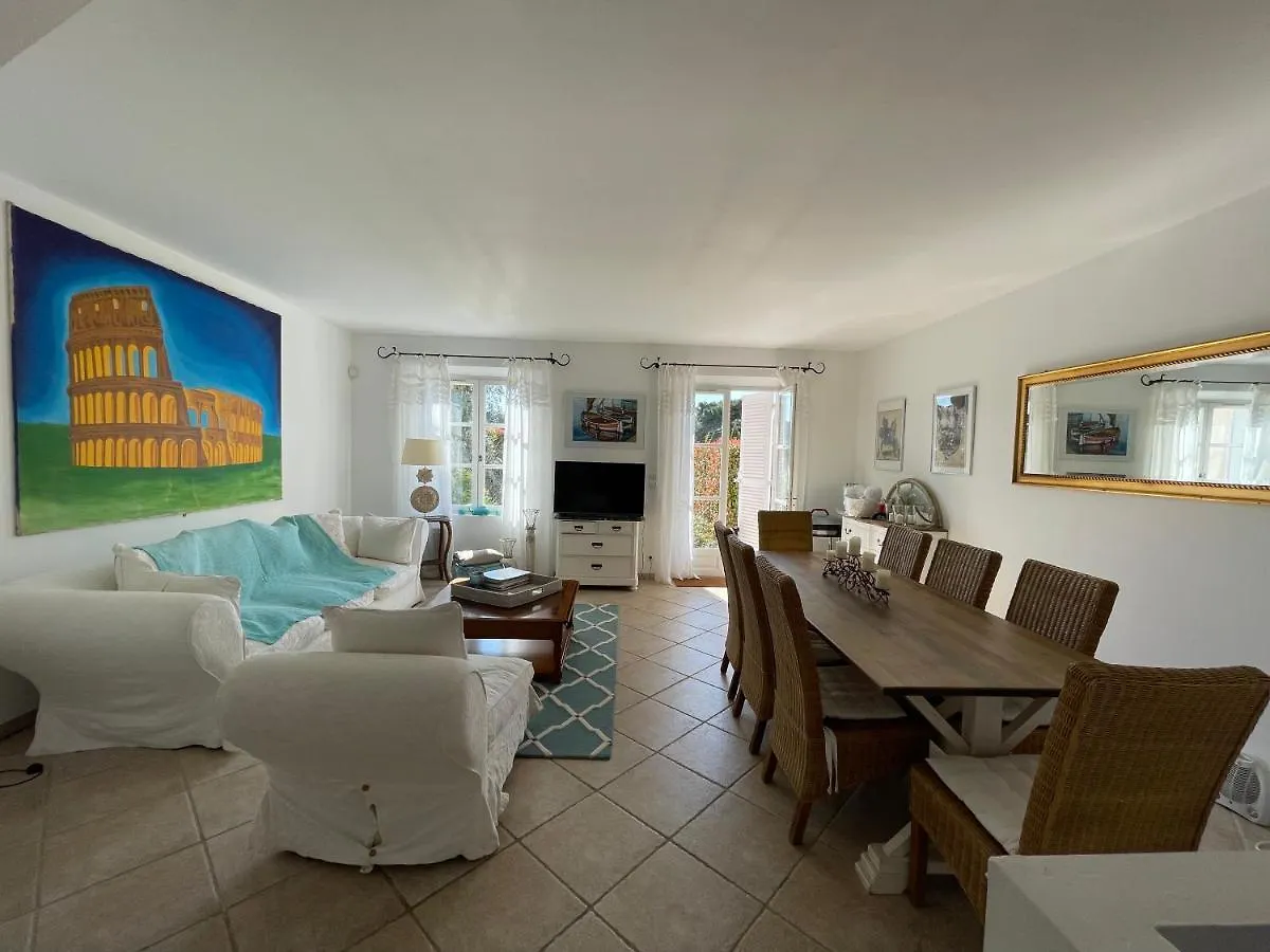 Charmantes Haus Im Golf Club Saint Tropez Vakantiehuis