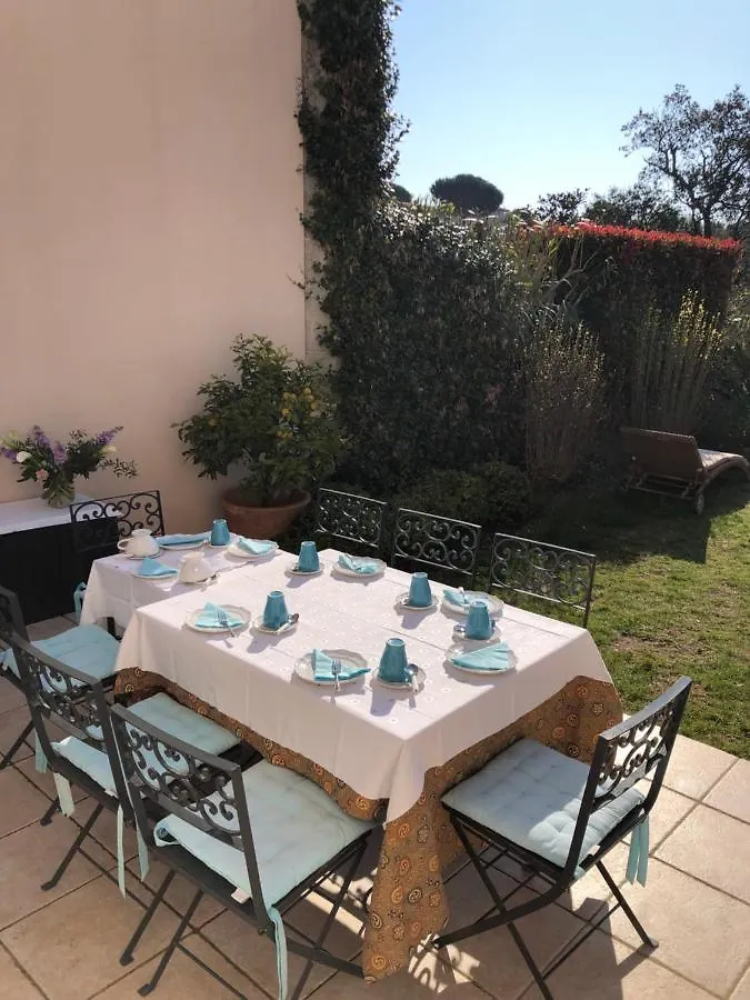 Charmantes Haus Im Golf Club Saint Tropez
